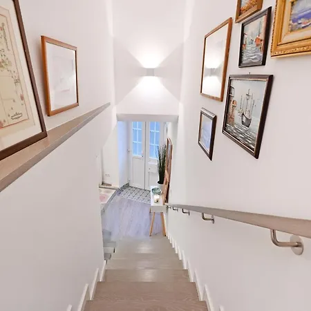 Travessa House T2 Center - With 2 Bedrooms - By Guest *