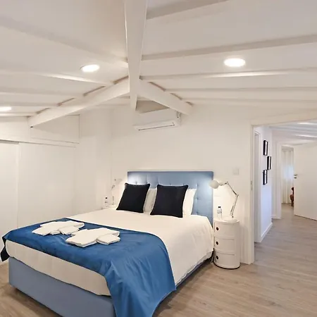 Travessa House T2 Center - With 2 Bedrooms - By Guest *
