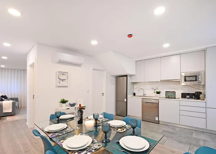 Travessa House T2 Center - With 2 Bedrooms - By Guest *