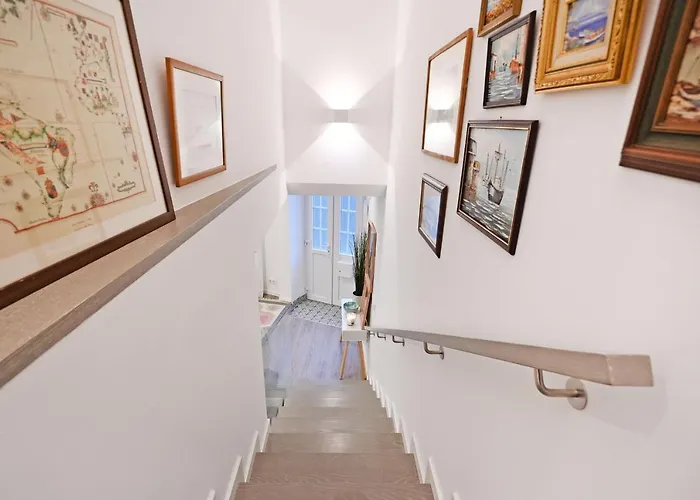 Travessa House T2 Center - With 2 Bedrooms - By Guest *